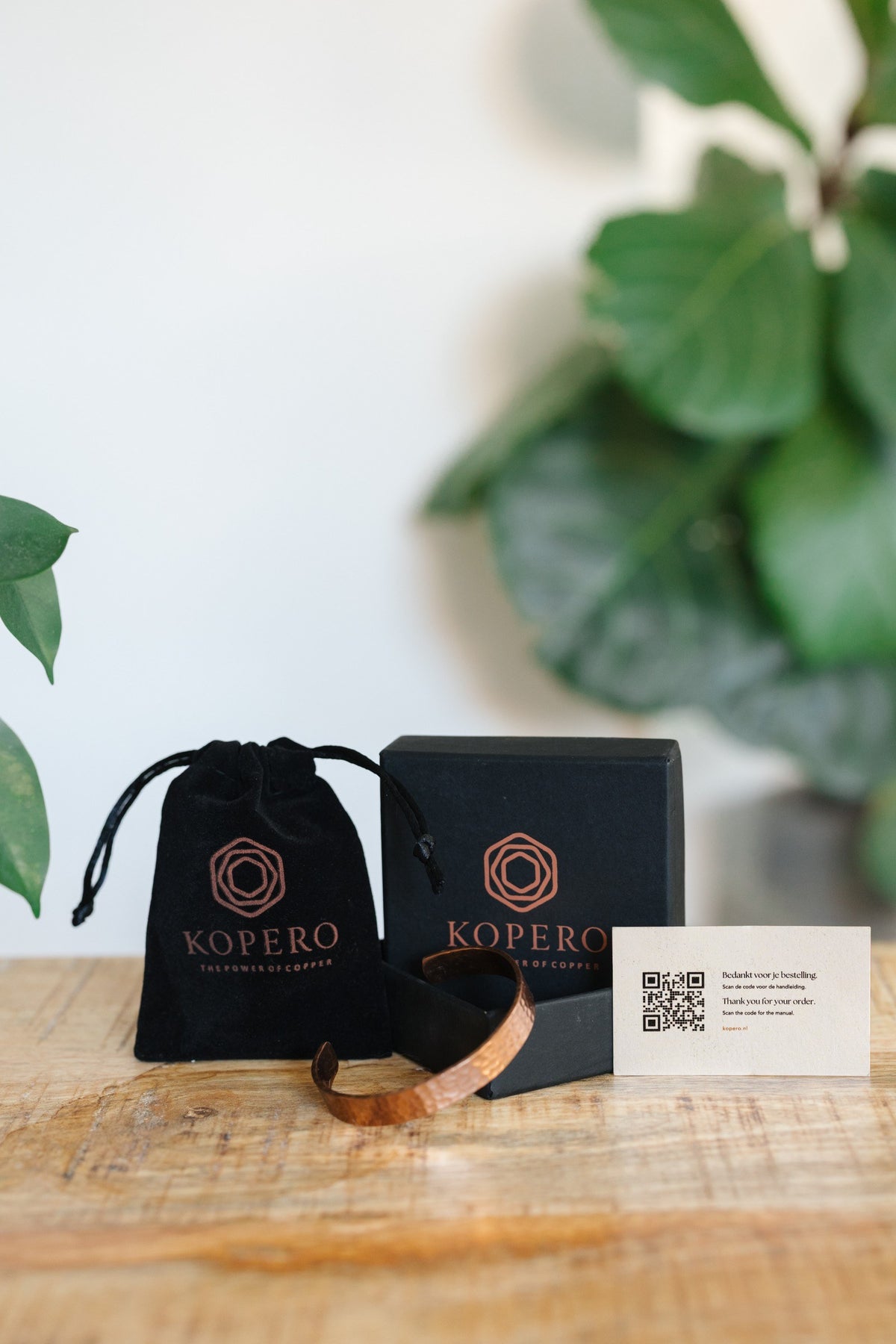 Kopero Copper Bracelet Hammered, with the black box, the velvet pouch and the thank-you card