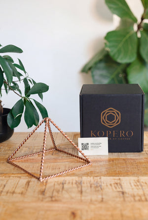 Kopero Copper Pyramid Energizer Twisted Small (14.56 cm), with the black branded box and the thank-you card